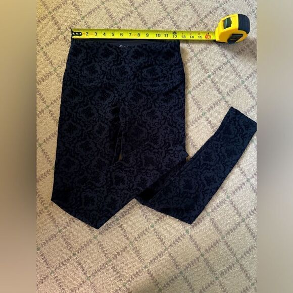 Lysse performance leggings with flocled velvet detail S NWOT - Picture 4 of 10